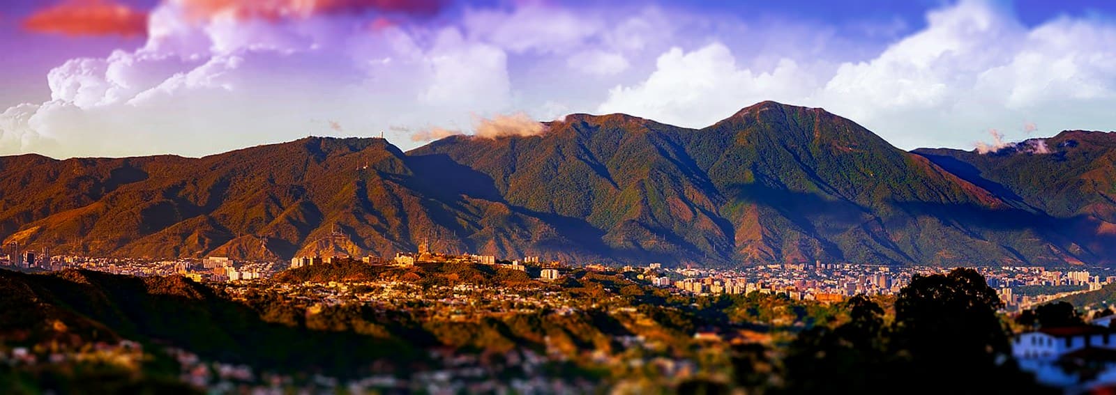 Caracas y el Ávila al atardecer